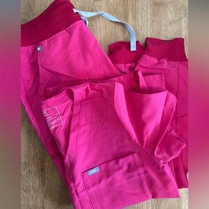 Pre-Loved Figs Scrubs Set size MEDIUM in shocking pink